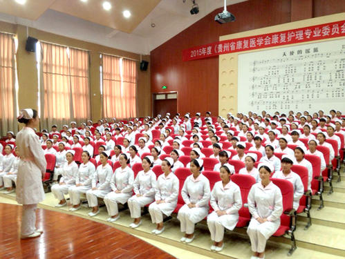 重慶服裝設計中專(重慶有哪些服裝設計學院)  第2張