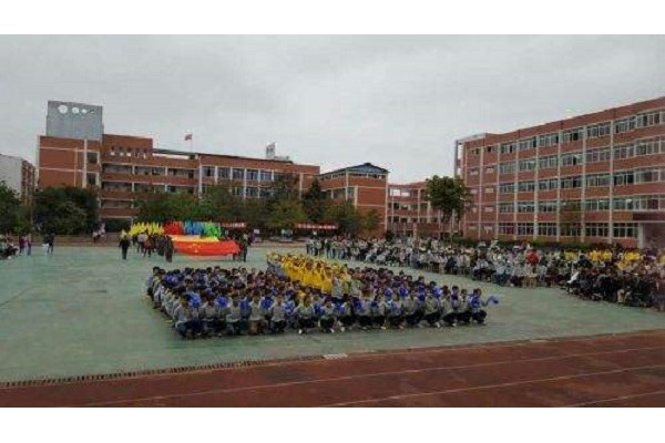 重慶外國語學校學費多少錢(萬州區外國語學校宿舍)  第2張