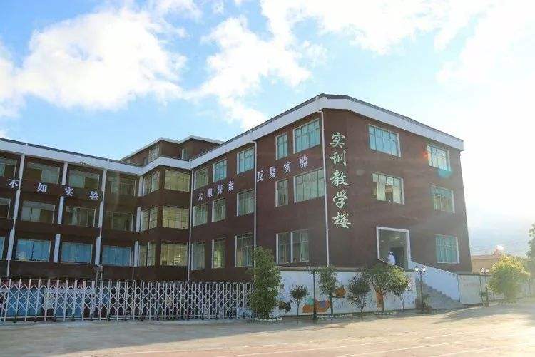 重慶巴南理工職業學校(重慶巴南理工職業學校好不好)  第2張
