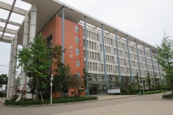 中專能考重慶工商大學嗎(肖戰高考考了多少分)  第1張