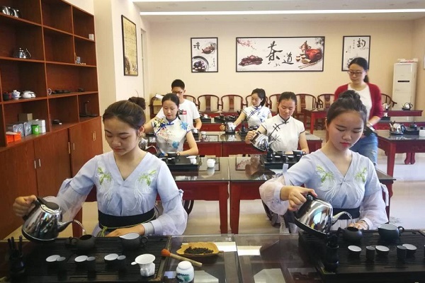 重慶市商務高級技工學校老師(重慶龍門浩職業學校)  第3張