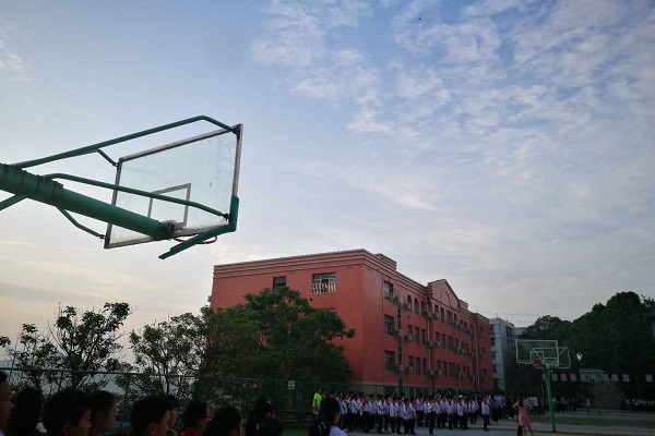 四川中?？即髮ａt學院需要多少分（大專醫學院錄取分數線）  第3張