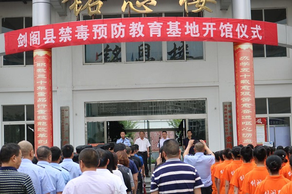 重慶服裝設計中專(重慶有哪些服裝設計學院)  第4張
