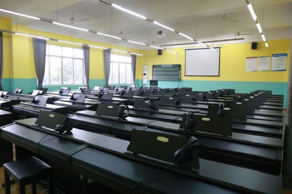 重慶衛校中?？即髮?女生大專學什么專業好)  第4張