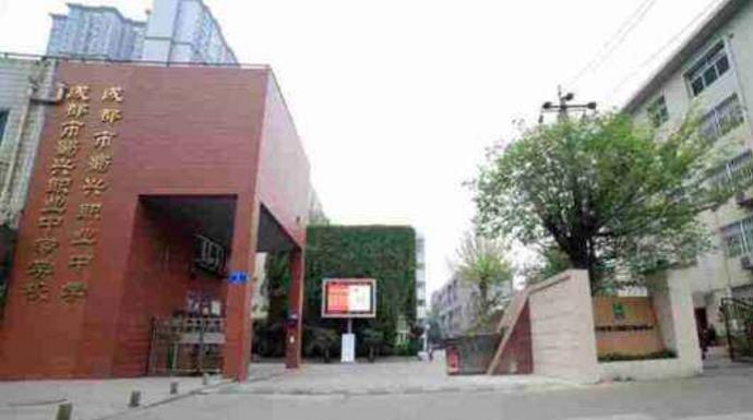 成都中專航空專業教師招聘條件和要求是什么  第1張